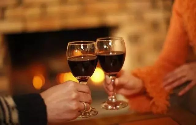 哪个品种的葡萄酿的酒好喝,葡萄酒加什么好喝