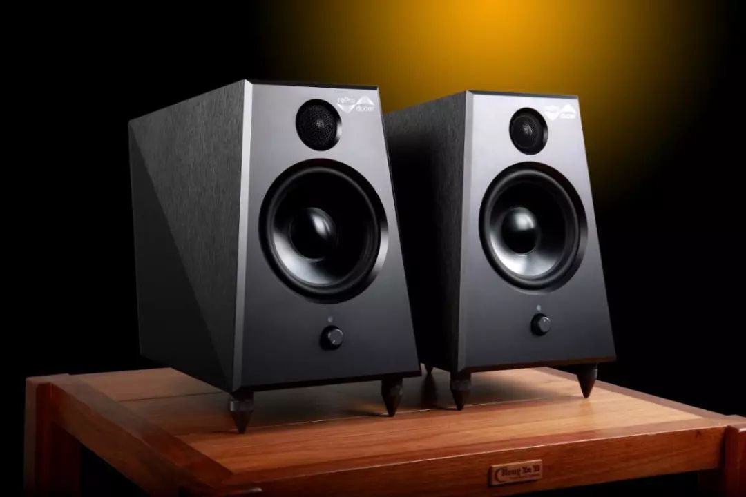 一个修理专业音响多人的德国人设计的reProducerEpic5音箱试用