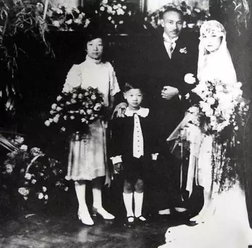 穿旗袍捉奸，86岁依然优雅，死后捐遗体，她才是中国最后一位贵族