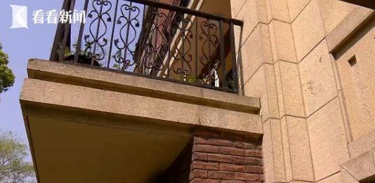 居民楼掉落男童当场死亡,小区内一男童高楼坠亡