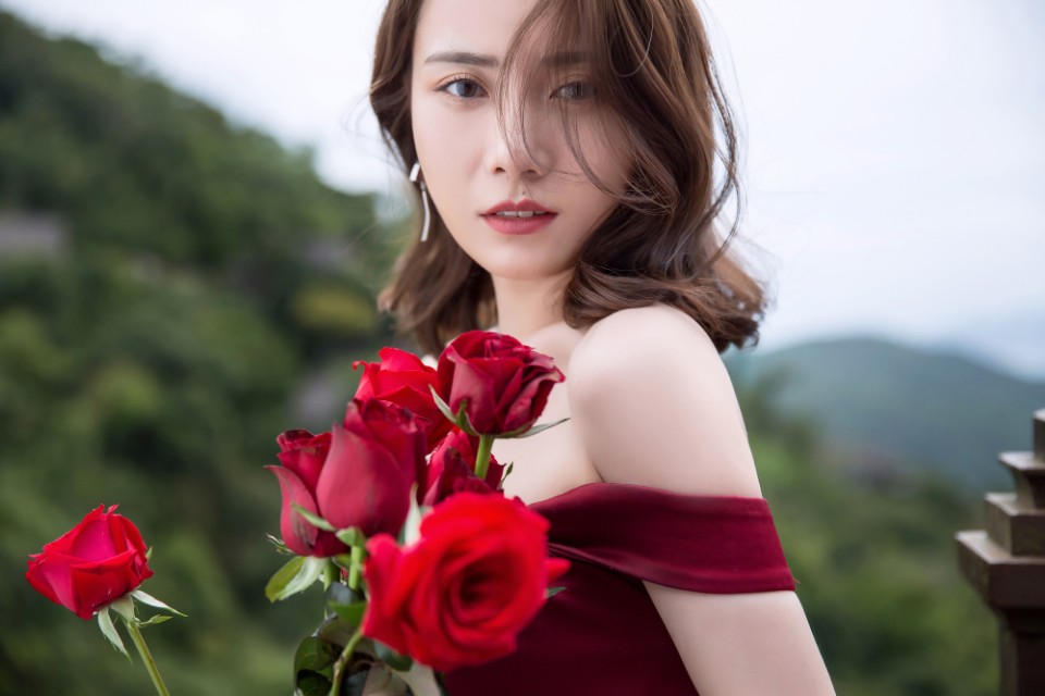 刚从三亚旅游回来,铂爵旅拍临沂本地拍婚纱照价格