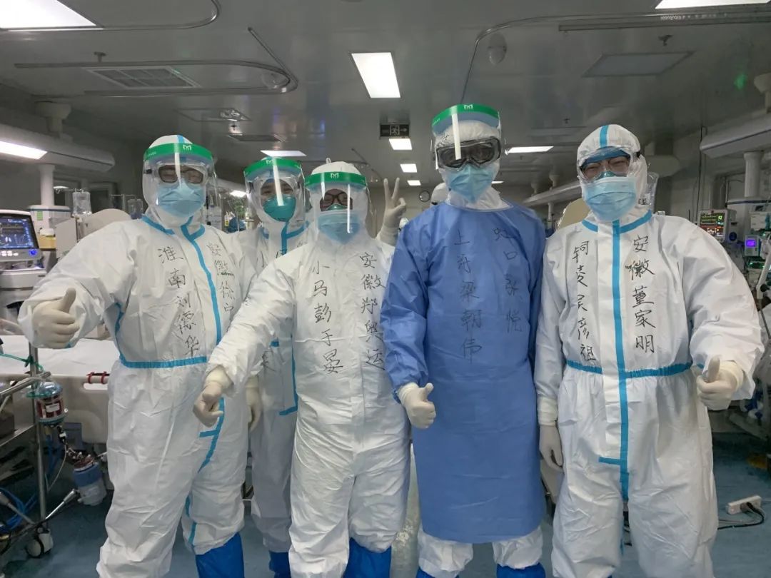 球迷故事|封城后的逆行者，他为武汉守望光明