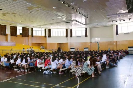 入职阿里副总裁,从阿里巴巴前台做到董事长