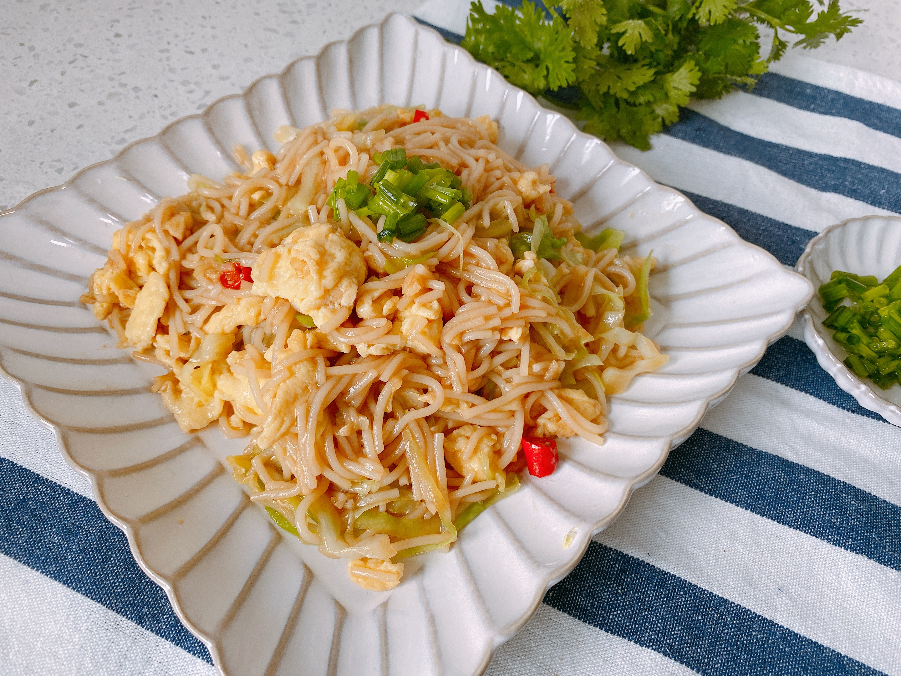 米粉炒粉怎么煮才好吃,在家做三鲜米粉最简单的方法