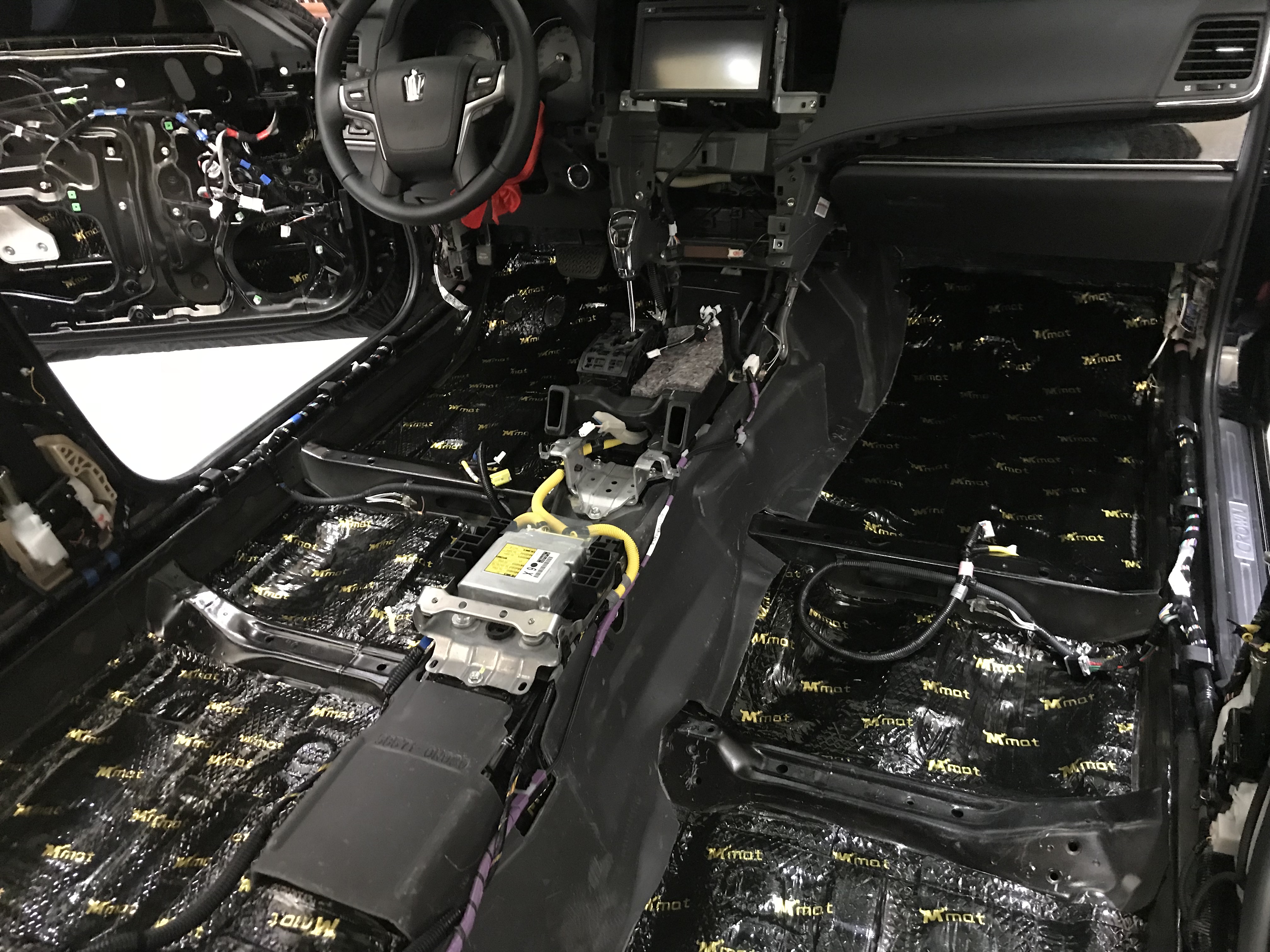 音皇丰田皇冠汽车音响改装桃木功放,视觉听觉双重享受