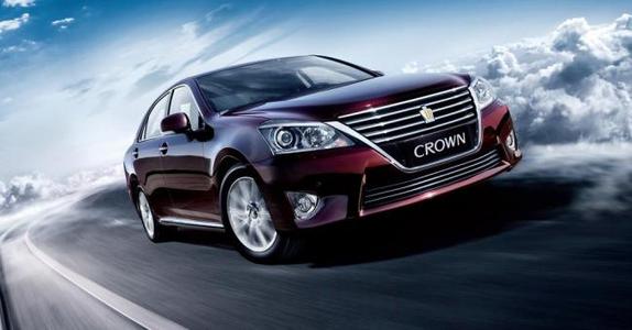 C级豪车丰田皇冠降价最低23万，这车究竟怎么样？值得购买吗？