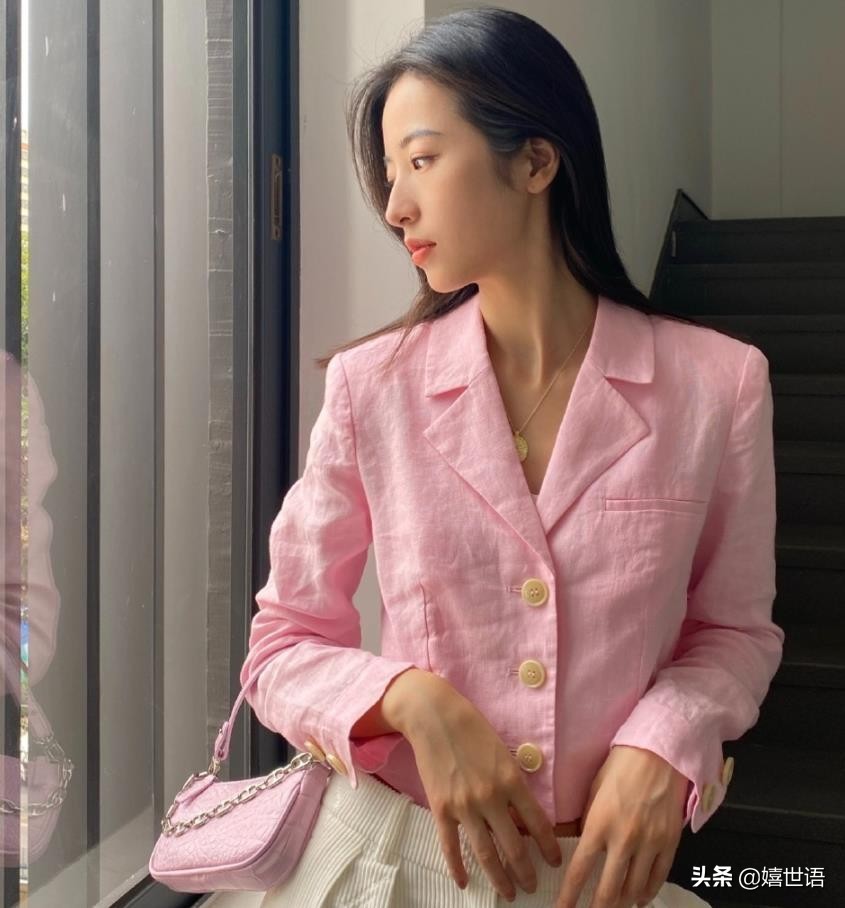 周雨彤穿板鞋图片,周雨彤spell牛仔裤穿搭