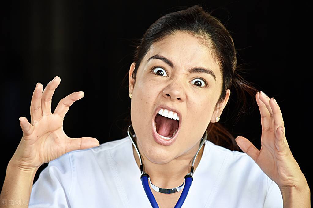 为什么唱歌喉咙很累,唱歌时喉咙发干怎么回事