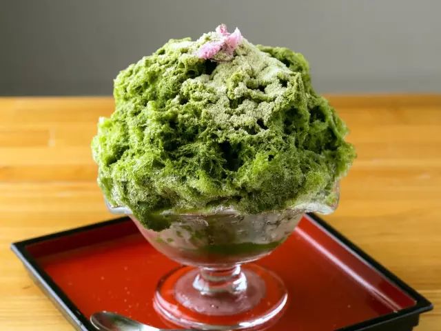 日式刨冰和雪花冰区别,日本的刨冰是什么样子的