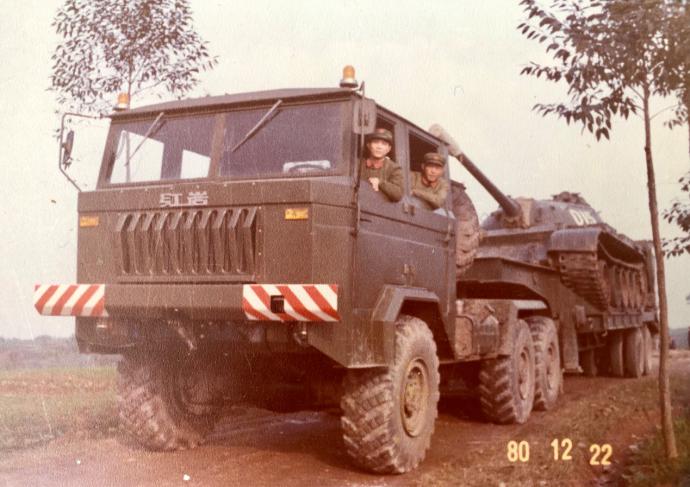 40年前的牵引车,50年红岩卡车