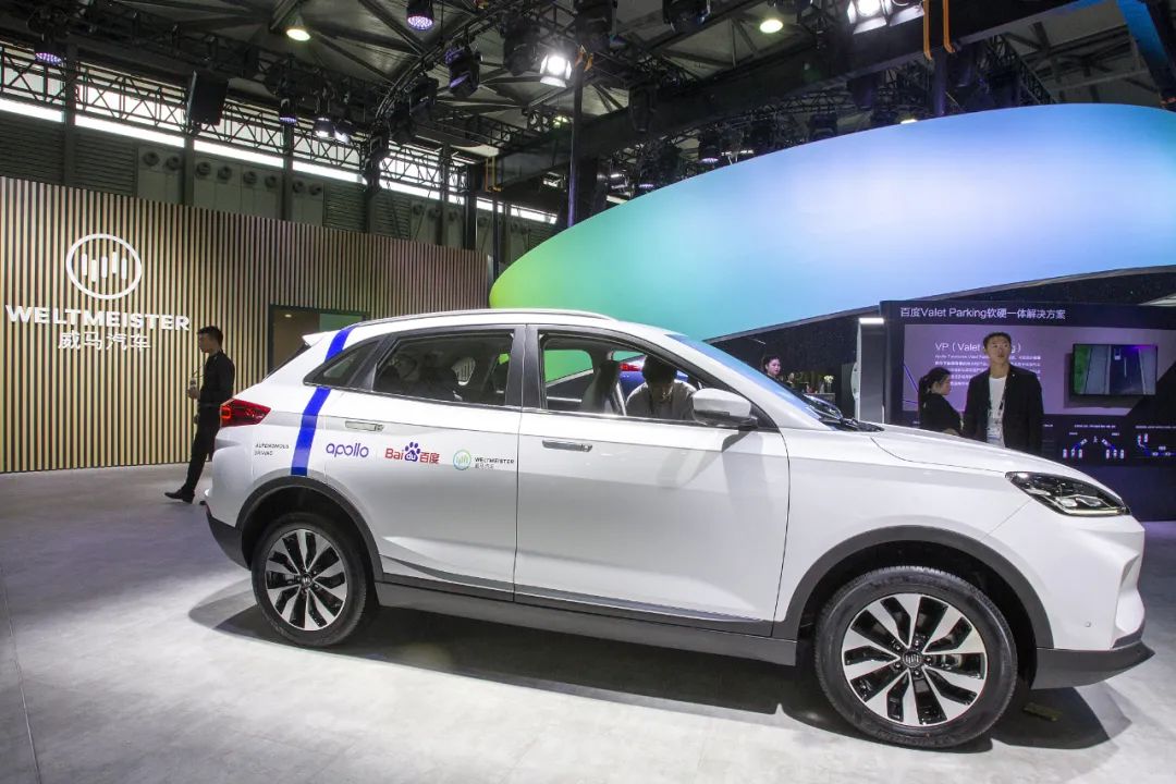 郑爽代言仅8天被PRADA终止合作；庄羽催郭敬明公开收益