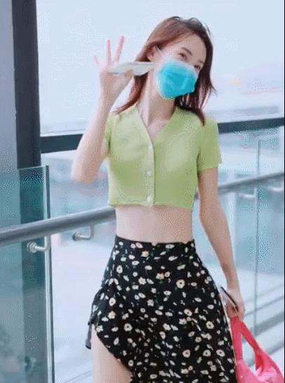 金晨红色吊带裙跳舞,金晨黑裙露背跳舞