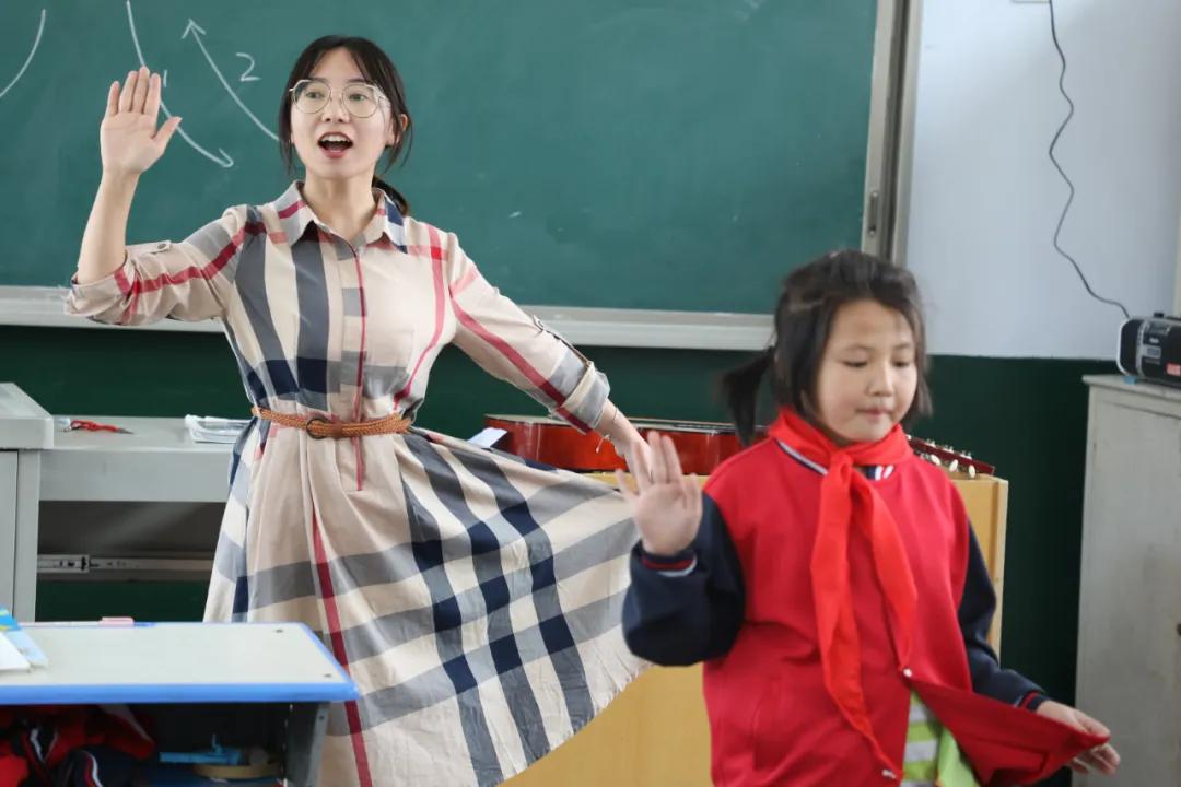 河北女孩儿意大利留学归来却到偏远山区教音乐，她把那里称作“世外桃源”