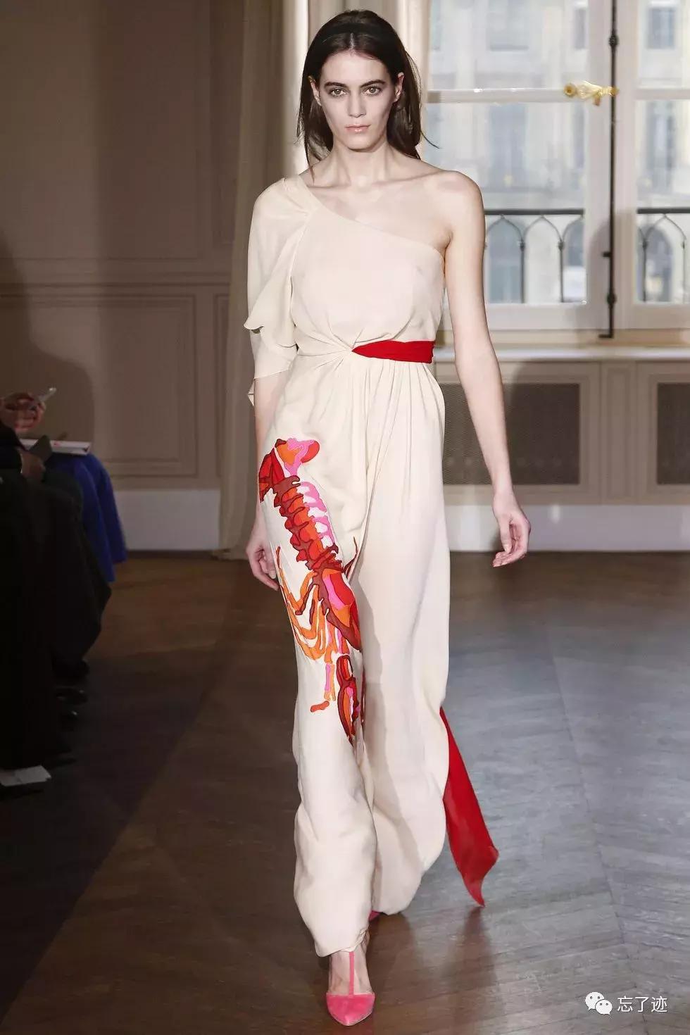 时装t台及镜前造型,时装t台秀套装