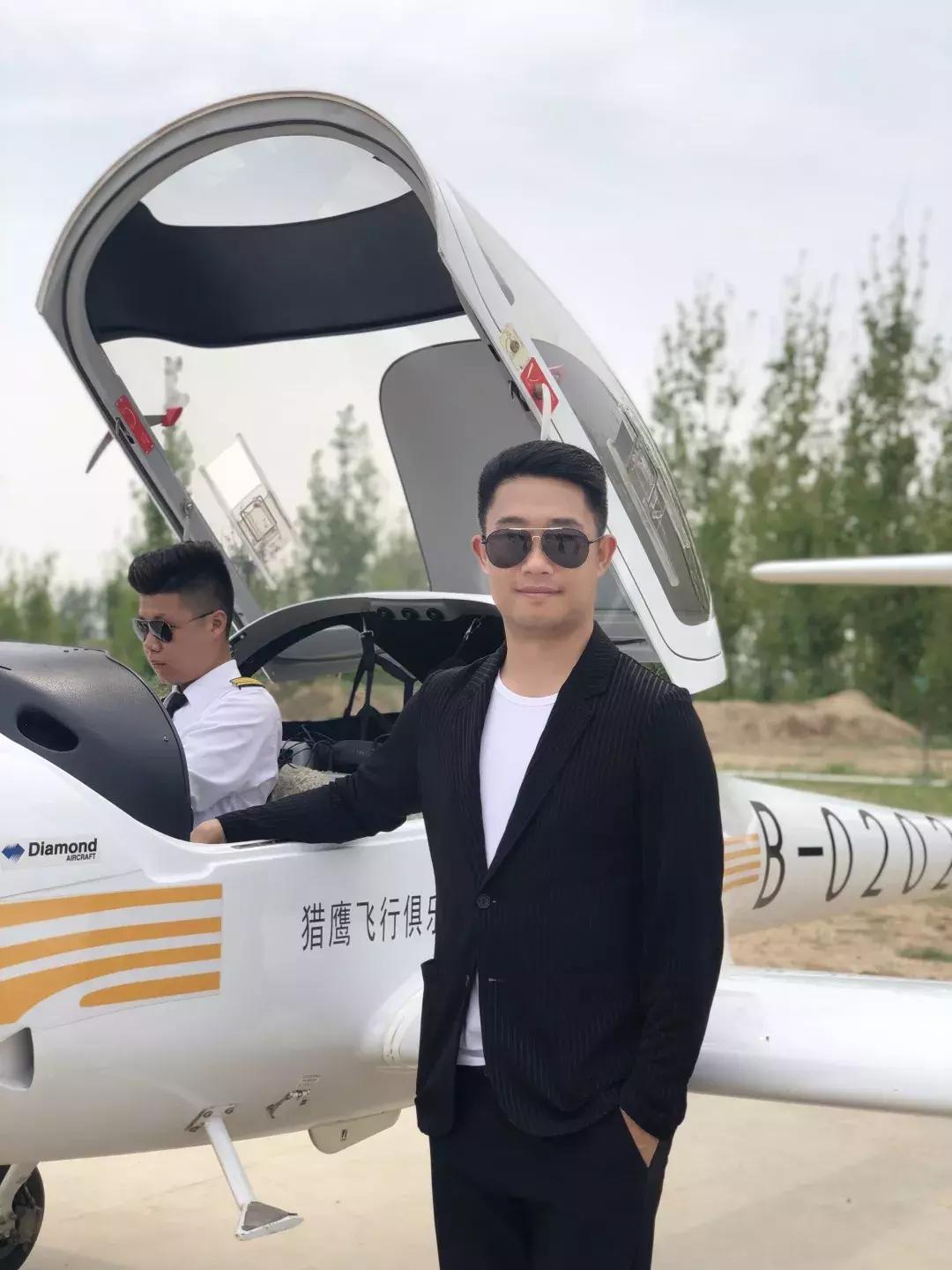 七夕情人热吻60秒，免费让TA获取空中体验开飞机十分钟资格