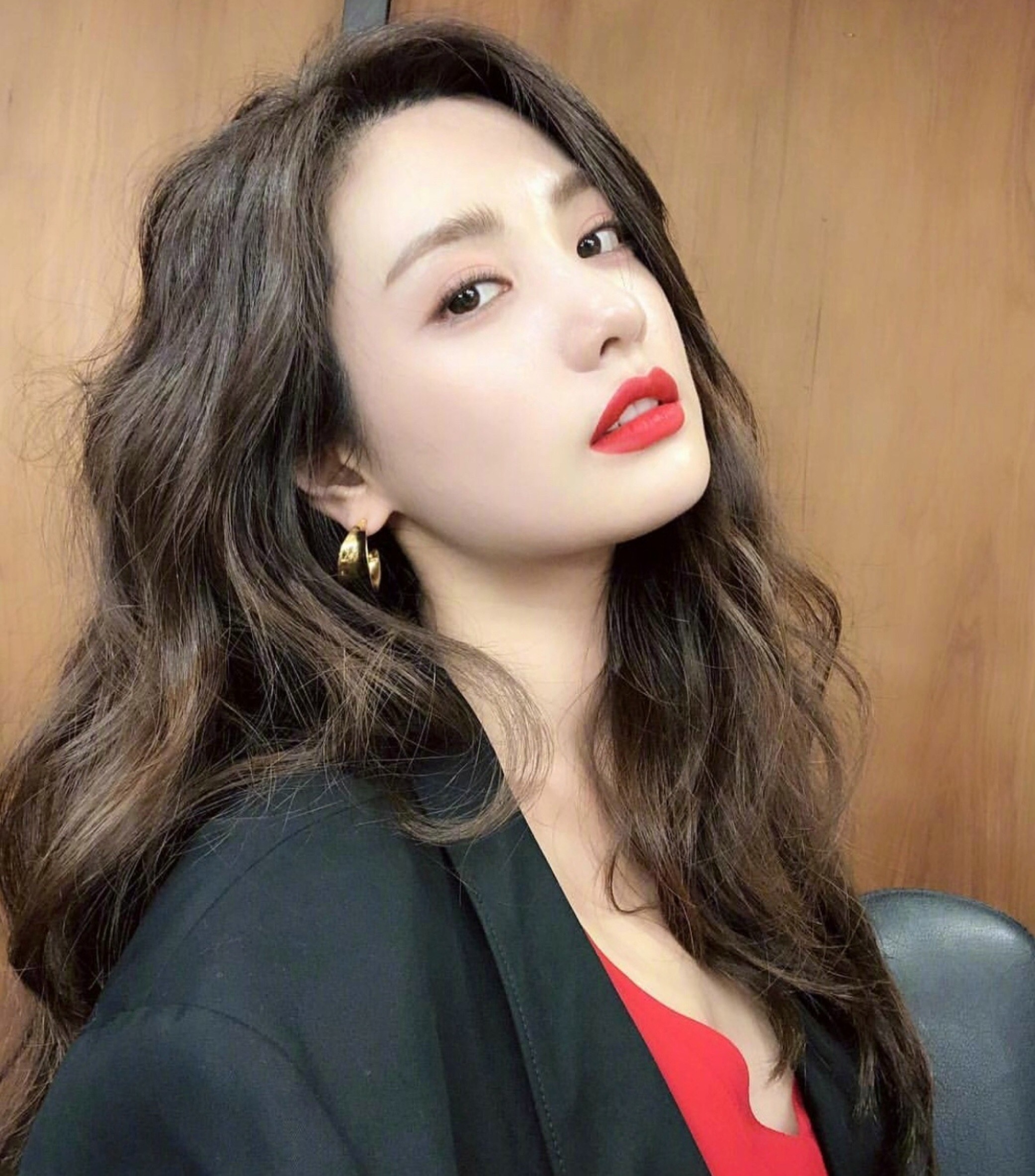 连续三年被评为亚洲第一美女,曾被评为韩国演艺圈第一美女