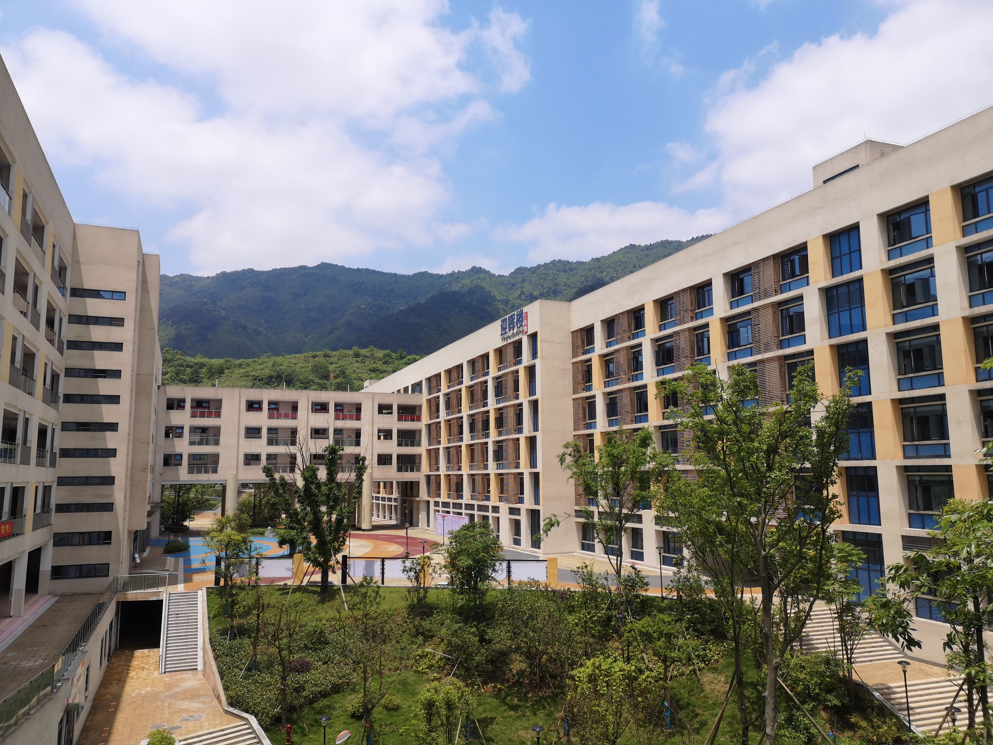 重庆哪所学校环境最好,重庆最美学校