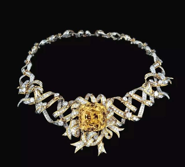 为什么卡地亚的价格比蒂芙尼高？原来和品牌因素有关，看完秒懂！