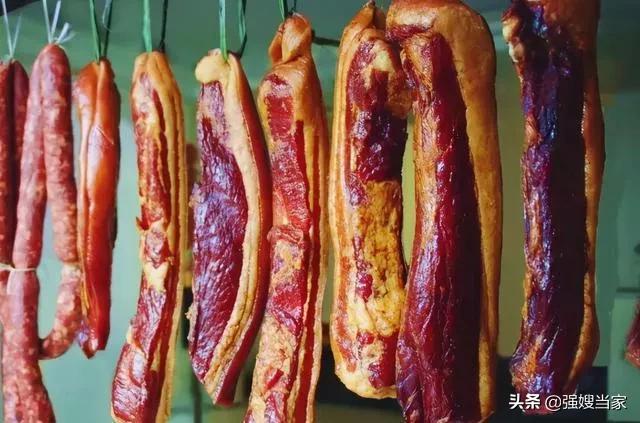 腌腊肉时抹白酒腌出有酒酸味,腌制腊肉错把醋当酱油放了怎么办