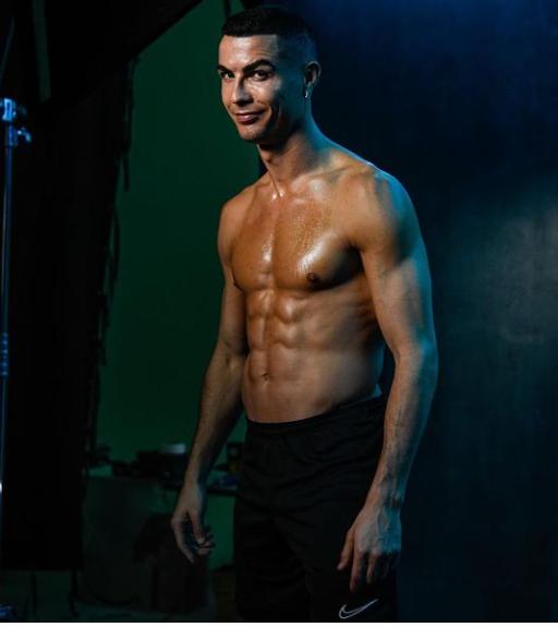 36岁c罗腹肌图片,C罗晒健身照