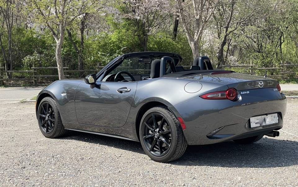 四款最具魅力的敞篷车推荐,最受欢迎的硬顶敞篷车有哪些