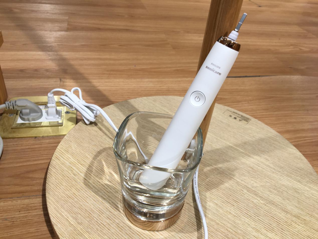 天天宅家胡吃海塞,水牙线比电动牙刷更靠谱!用过的都知道