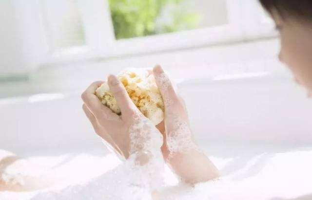 秋天来了为什么脸上脱皮瘙痒,秋天来了皮肤瘙痒怎么办