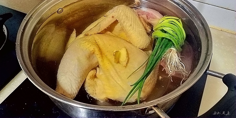 炖鸡只需加入这一味料香气四溢,怎样炖鸡好吃又简单不柴