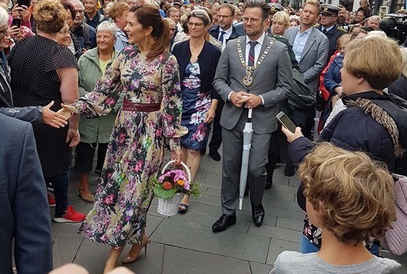 凯特王妃穿花裙,丹麦王妃凯特穿衣打扮