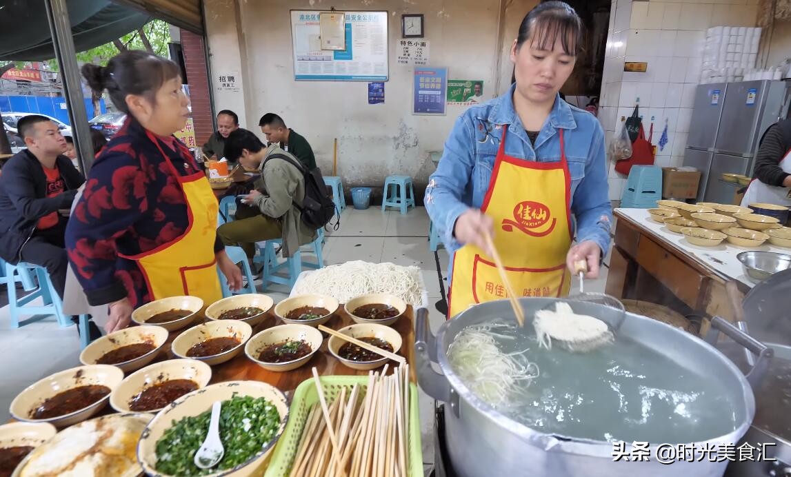 重庆小面特色小面馆,重庆街边小面馆市井味道还原本色