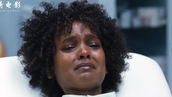 一部话题敏感的欧美片，将非洲女性的难言之隐，展现得淋漓尽致