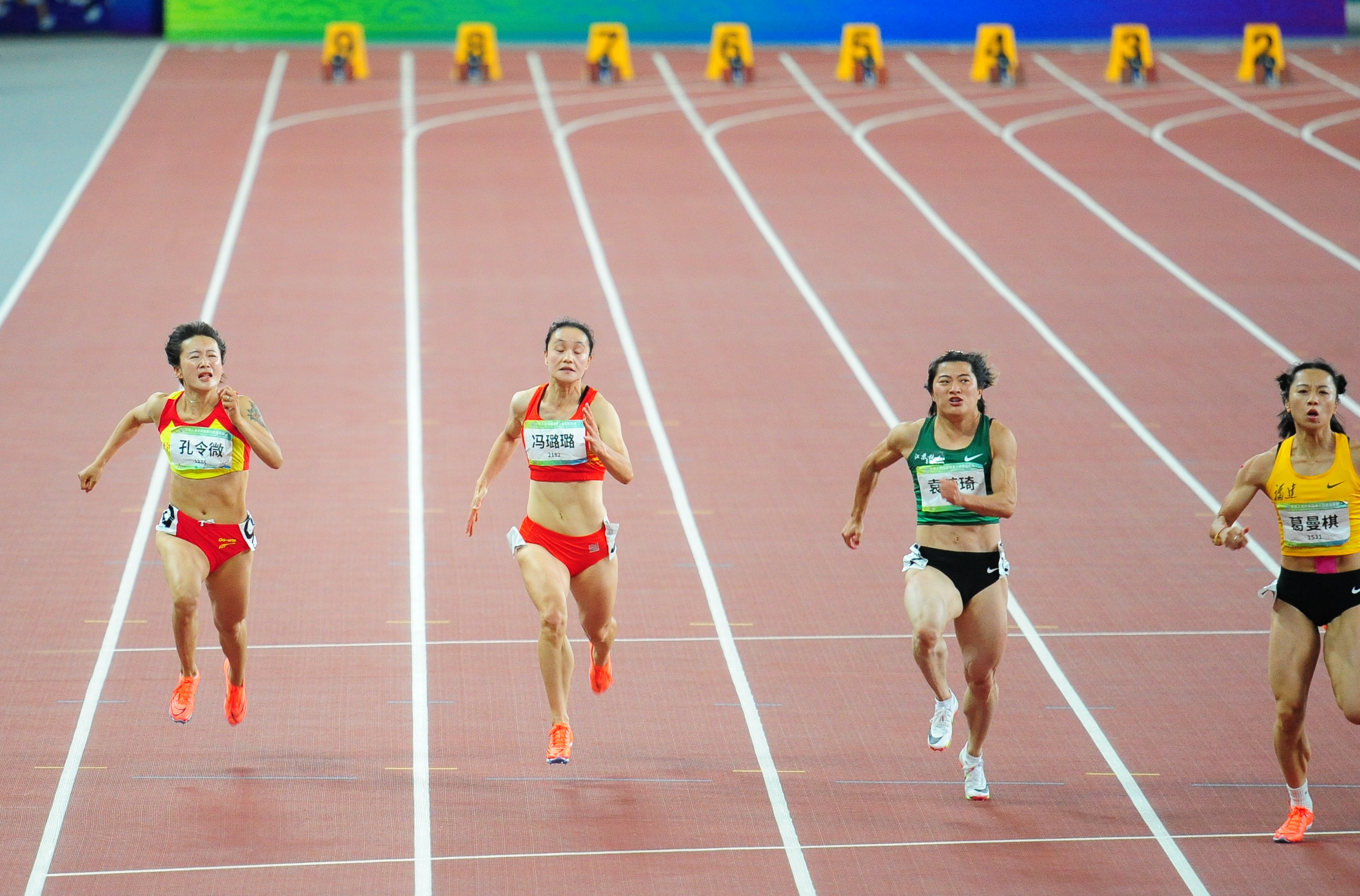 记者带你看全运｜田径女子链球黑龙*罗江**娜摘铜