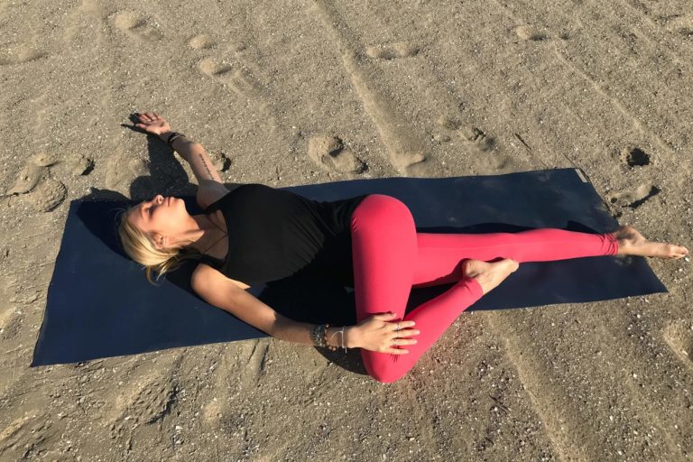 消除腹部胀气的瑜伽体式,助消化减肚子瑜伽