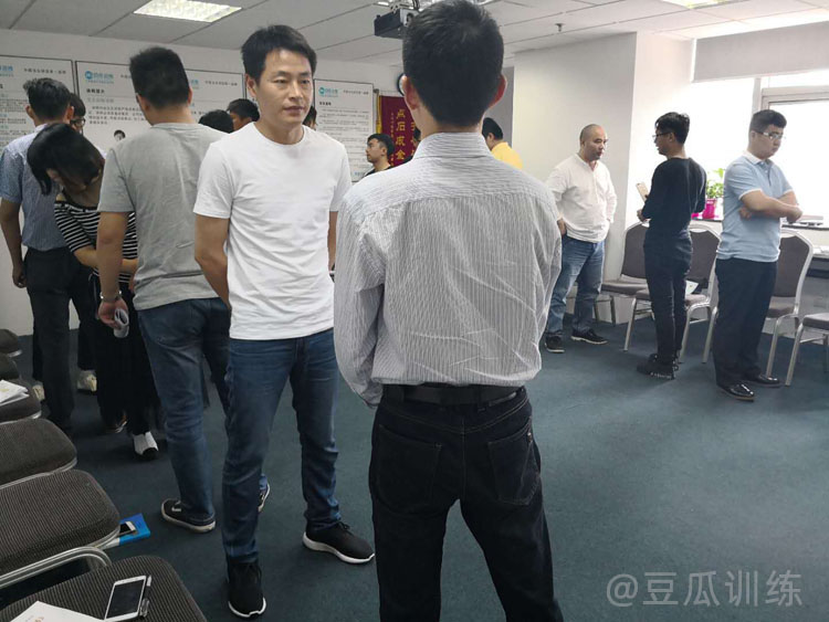 如何克服讲话紧张心理,如何克服在众人前讲话紧张心理