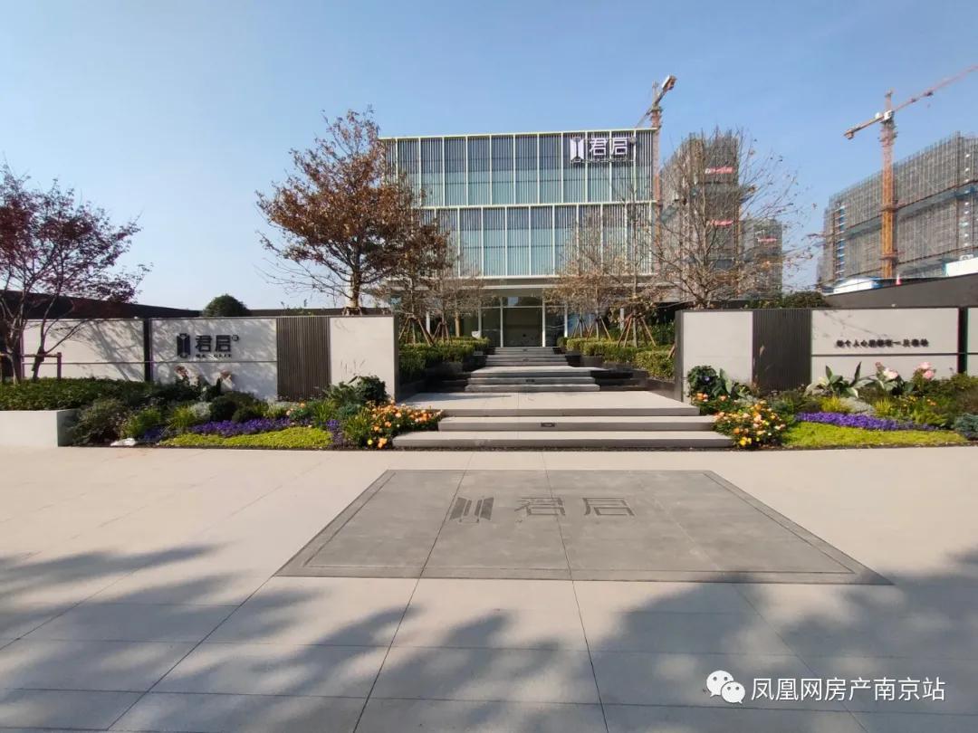 小区的开心农场,小区住户在院内玩开心农场