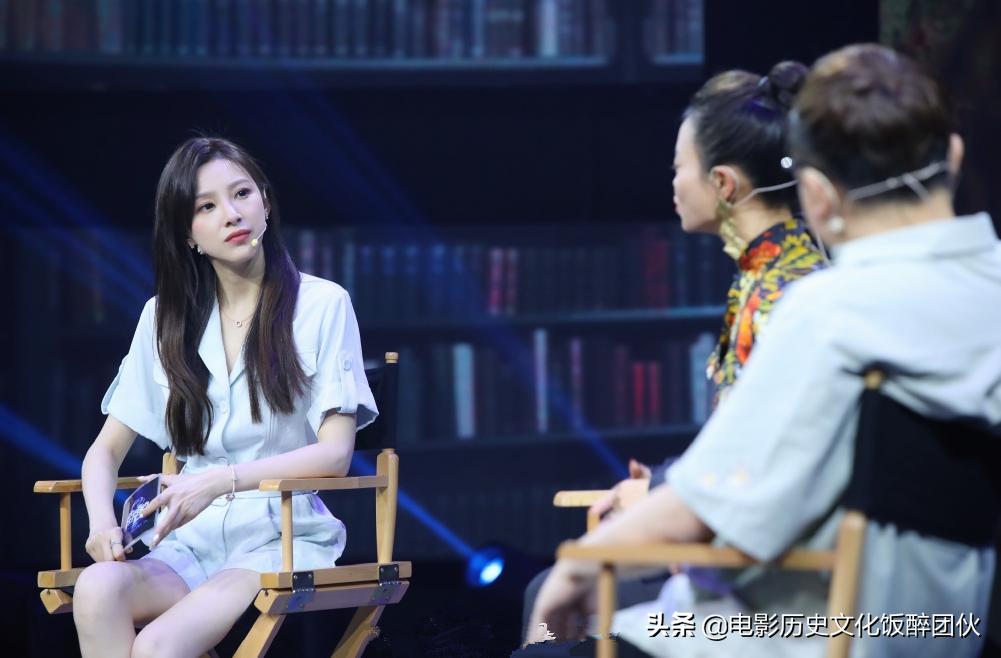 马凡舒颜值惊艳龙洋,马凡舒素颜照与春晚对比