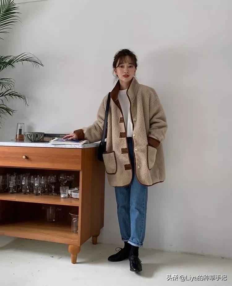 女童白色羊羔毛卫衣6-12岁潮款,大版的羊羔毛卫衣怎么搭配