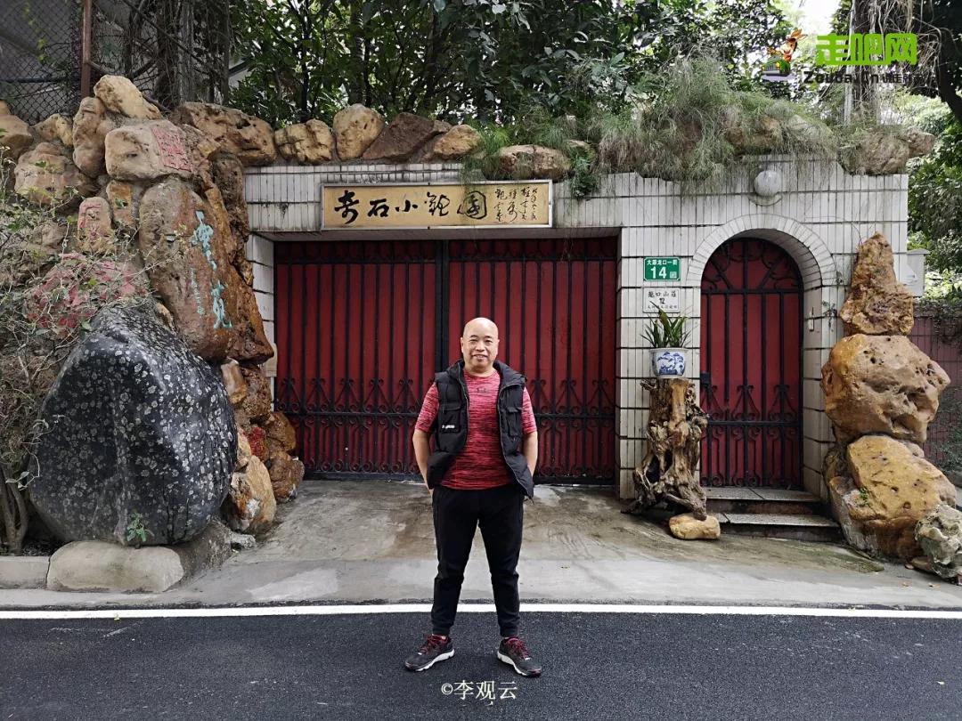 为了寻找疯狂的石头，他成为最早环驾中国的人，至今年龄成谜