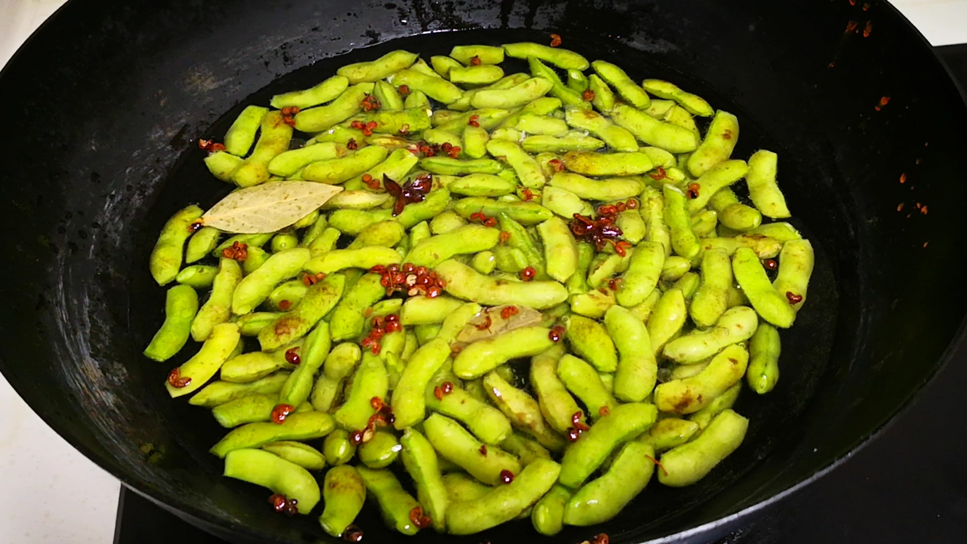 煮毛豆最忌直接下锅,煮毛豆的时候加什么不变黑