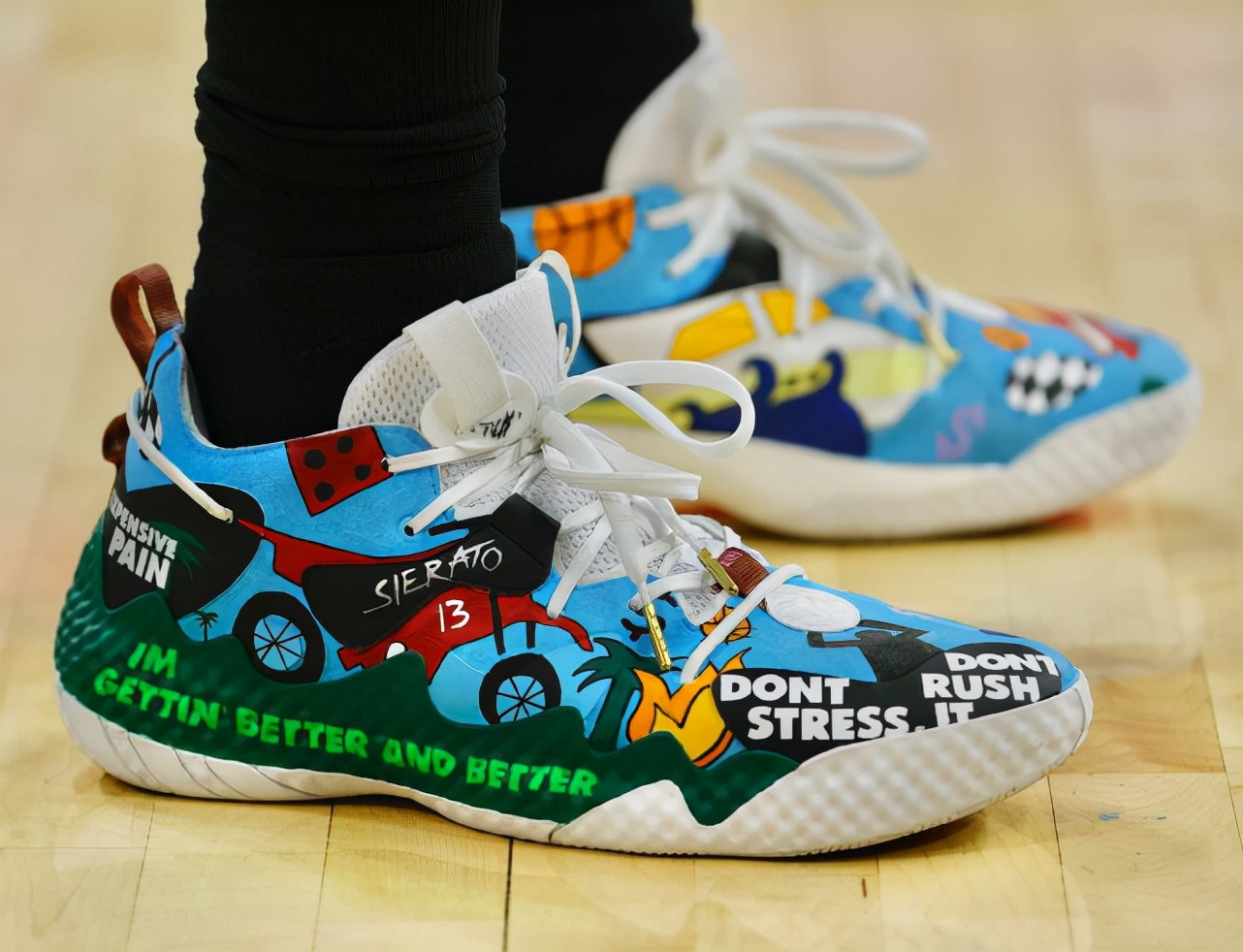 一周打三次球外场篮球鞋耐克,阿迪达斯一周鞋