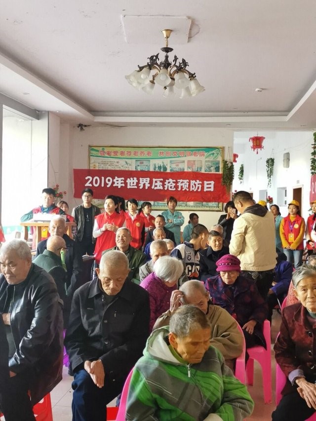 南大二附院伤口造口护理团队志愿者开展世界压疮预防日走进养老院活动