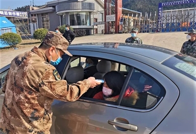 战疫一线闪耀的青春色彩,战疫一线的迷彩