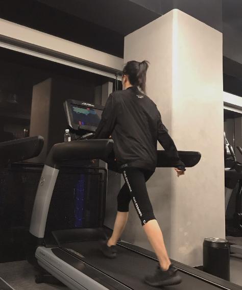 秦岚被热巴惊艳,秦岚蝴蝶t恤