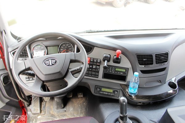 乘龙h5v4x2港口牵引车,豪沃tx-4x2港口牵引车