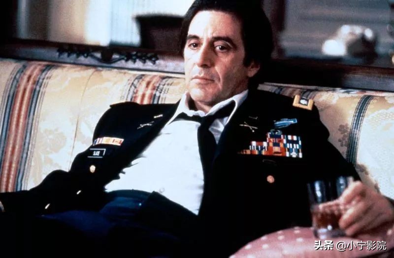 美好的肉体加上荒诞的故事，这剧简直太讽刺了