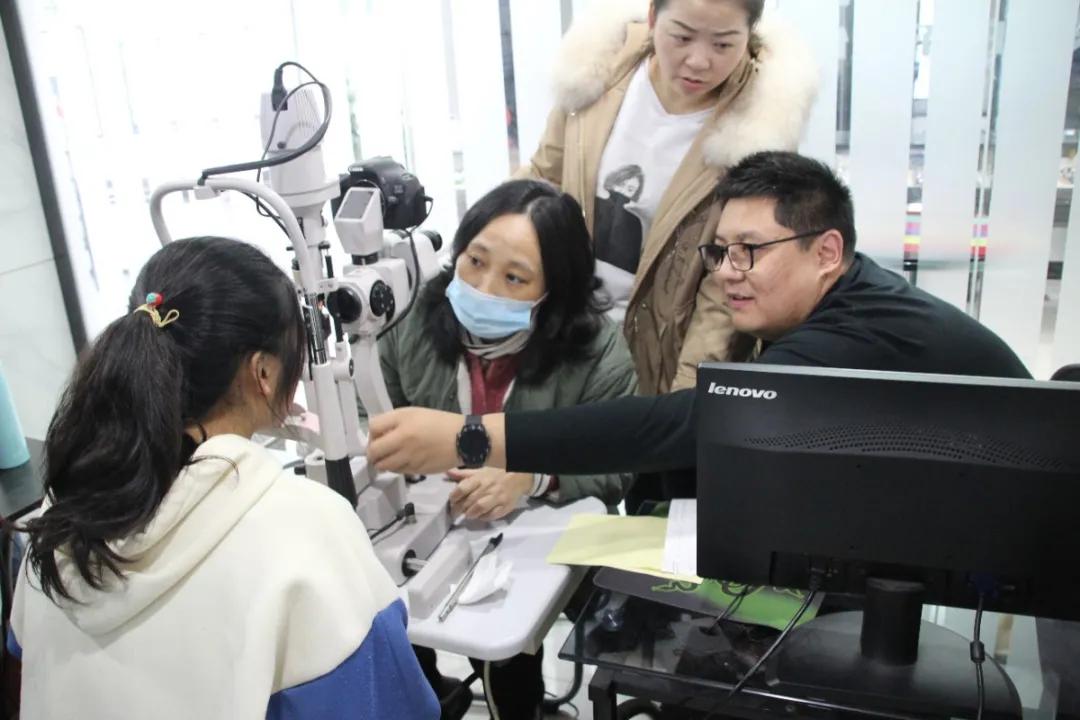 课堂教学+实训验配;欧几里德角膜塑形镜研修初级班顺利结业