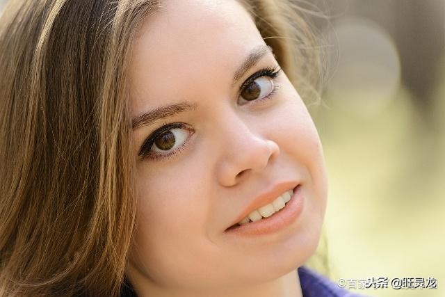 闪光灯适合拍什么风格的人像,拍人像相机闪光灯推荐