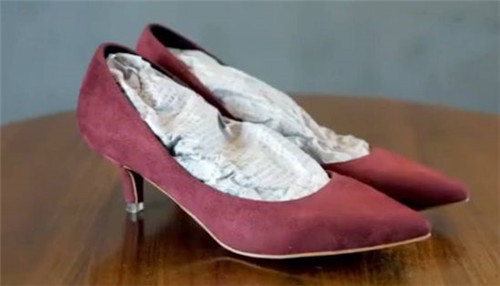 高跟鞋磨脚解决小妙招脚趾背面疼,高跟鞋磨脚怎么办教你五个方法