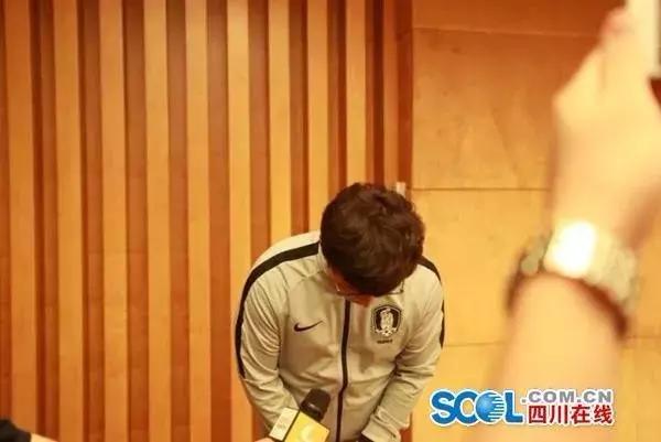 韩国选手输球后怒摔球拍韩国反应,中国队赢球后被韩国队恶意冲撞