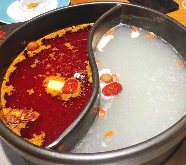 涮肉吃过，泥锅涮串还是头一次，今天进店体验一下什么味道的泥锅